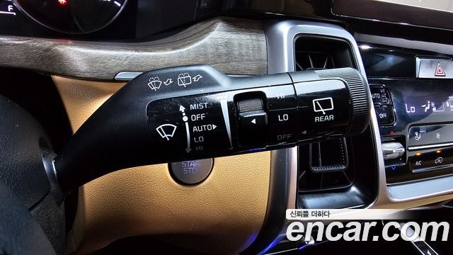 Kia Sorento (IV) Gasoline 2.5T 2WD Prestige 2023 — фото 18