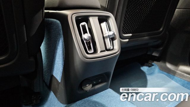 Volvo C40 Recharge Twin Ultimate 2024 — фото 28