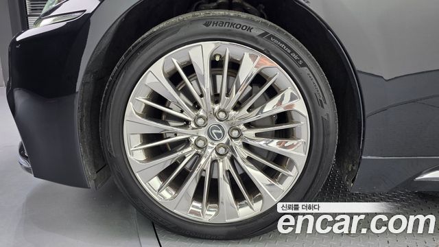 Lexus LS500h (V) 3.5 Platinum AWD 2018 — фото 5
