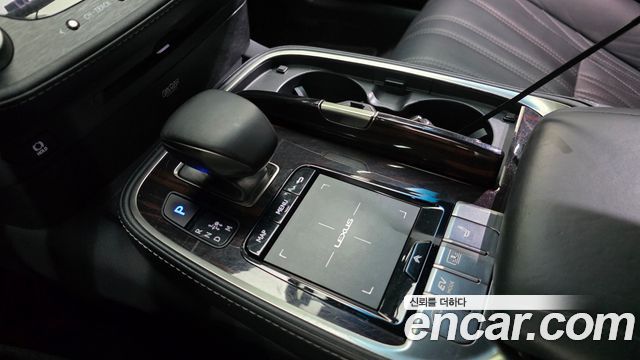 Lexus LS500h (V) 3.5 Platinum AWD 2018 — фото 9