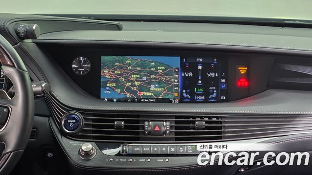 Lexus LS500h (V) 3.5 Platinum AWD 2018 — фото 13