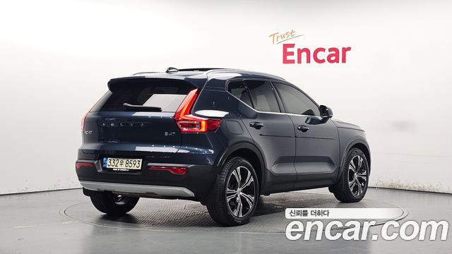 Volvo XC40 B4 Inscription 2021 — фото 2