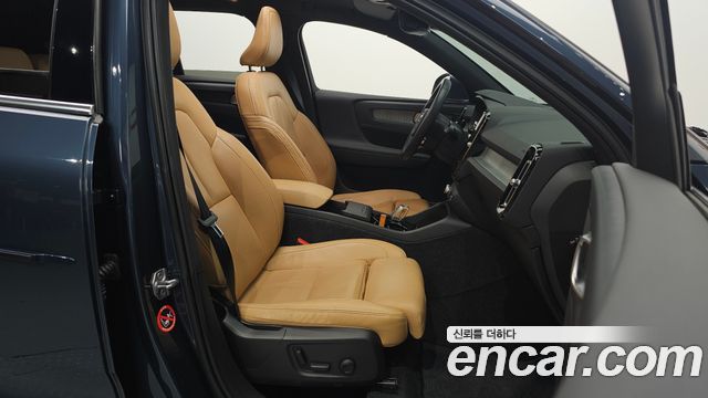Volvo XC40 B4 Inscription 2021 — фото 10