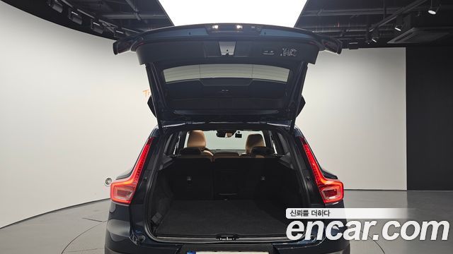 Volvo XC40 B4 Inscription 2021 — фото 33