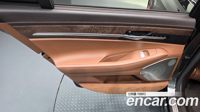 Genesis G90 3.3 T AWD Premium 2021 — фото 25