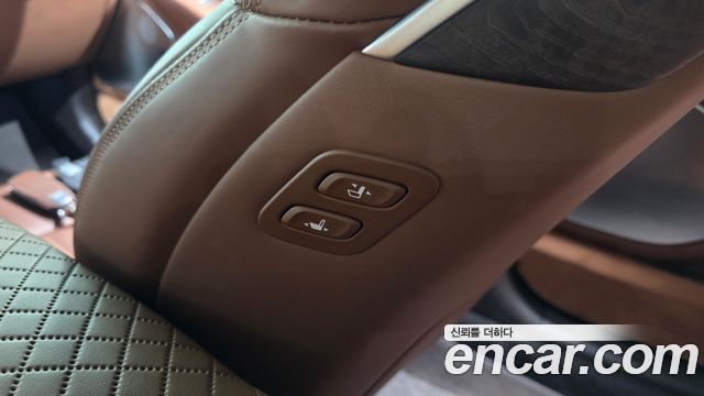 Genesis G90 3.3 T AWD Premium 2021 — фото 31