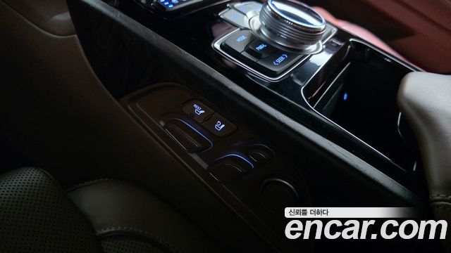 Genesis G90 3.3 T AWD Premium 2021 — фото 32