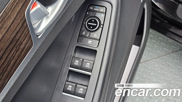 Genesis G80 3.3 GDI AWD Premium Luxury 2018 — фото 18