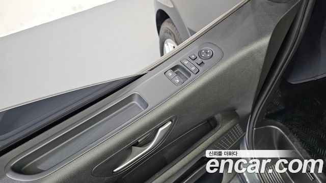 Hyundai Staria Tourer 11-Seater Modern 2023 — фото 13