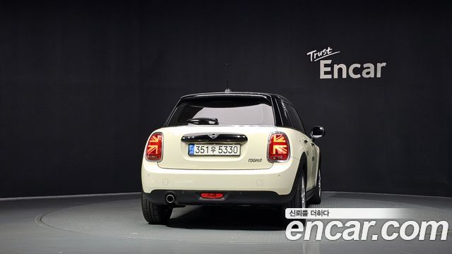 MINI Cooper 5Door HIGH 3rd 2019 — фото 4