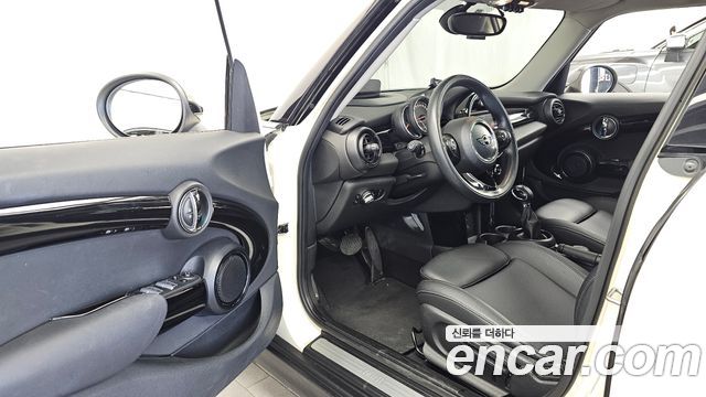 MINI Cooper 5Door HIGH 3rd 2019 — фото 10