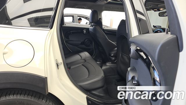 MINI Cooper 5Door HIGH 3rd 2019 — фото 12