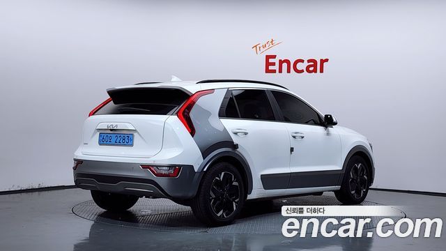 Kia Niro EV Earth 2023 — фото 2