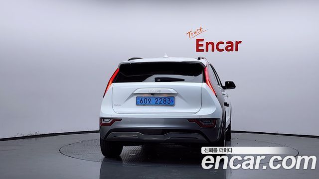 Kia Niro EV Earth 2023 — фото 4