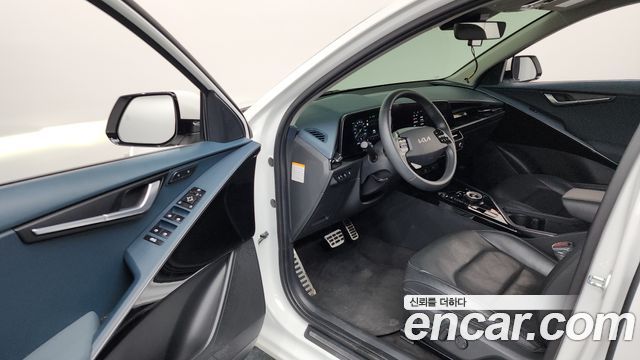 Kia Niro EV Earth 2023 — фото 10