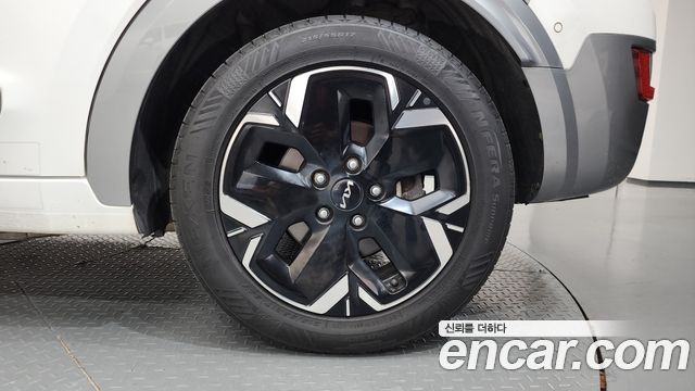 Kia Niro EV Earth 2023 — фото 21