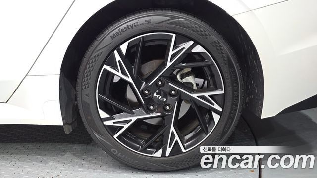 Kia K5 (III) 2.0 LPi Signature 2024 — фото 21