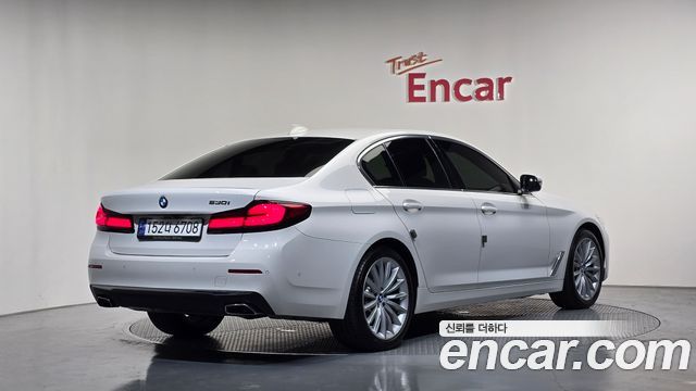 BMW 5 Series (G30) 530i Luxury 2023 — фото 2
