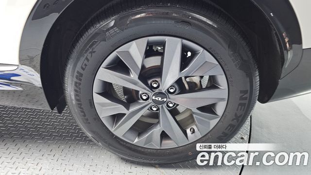 Kia Sportage (V) Diesel 2.0 2WD Nobleless 2023 — фото 21