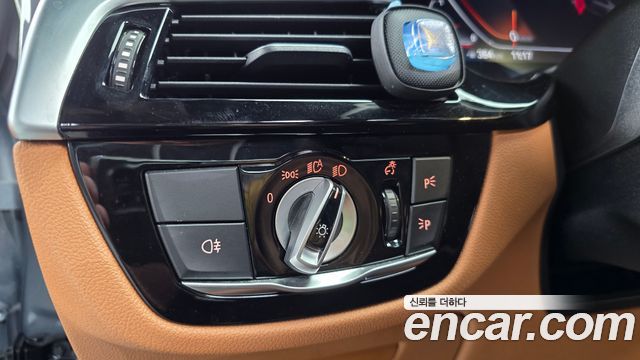BMW 5 Series (G30) 520i M Sport 2023 — фото 24