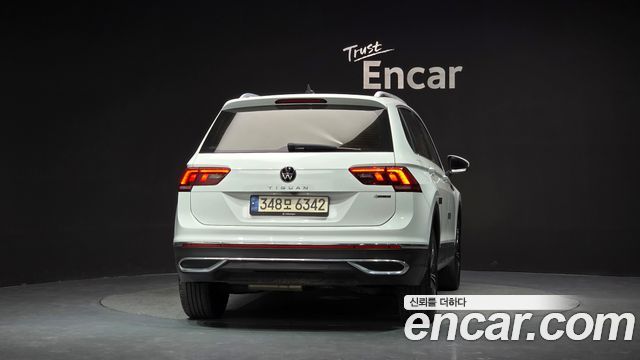 Volkswagen Tiguan (II) 2.0 TDI 4-Motion Premium 2022 — фото 4