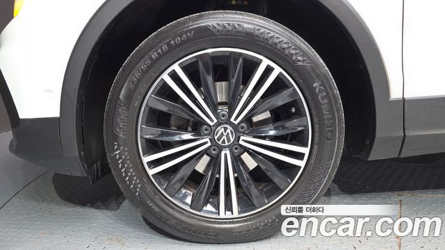 Volkswagen Tiguan (II) 2.0 TDI 4-Motion Premium 2022 — фото 5