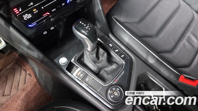 Volkswagen Tiguan (II) 2.0 TDI 4-Motion Premium 2022 — фото 9