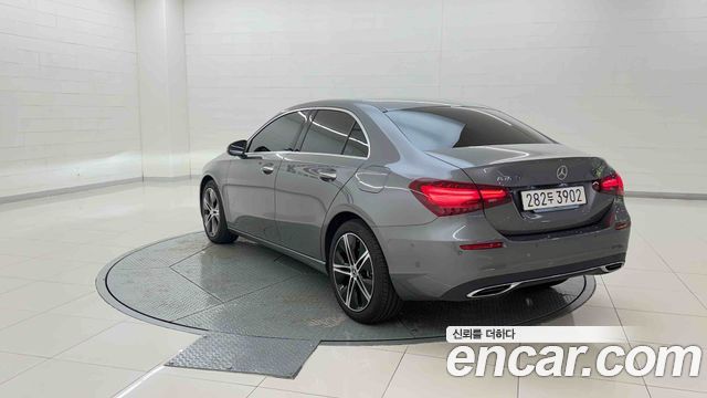 Mercedes-Benz A-Class (W177) A220 Sedan 2025 — фото 3