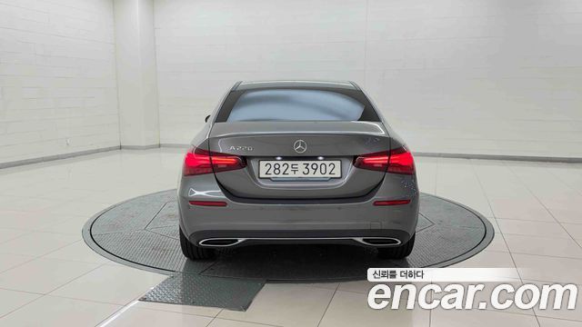 Mercedes-Benz A-Class (W177) A220 Sedan 2025 — фото 4