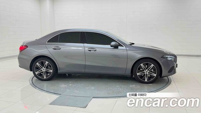 Mercedes-Benz A-Class (W177) A220 Sedan 2025 — фото 6