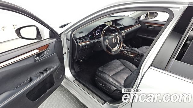 Lexus ES300h Supreme XV60 2013 — фото 11