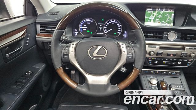 Lexus ES300h Supreme XV60 2013 — фото 13