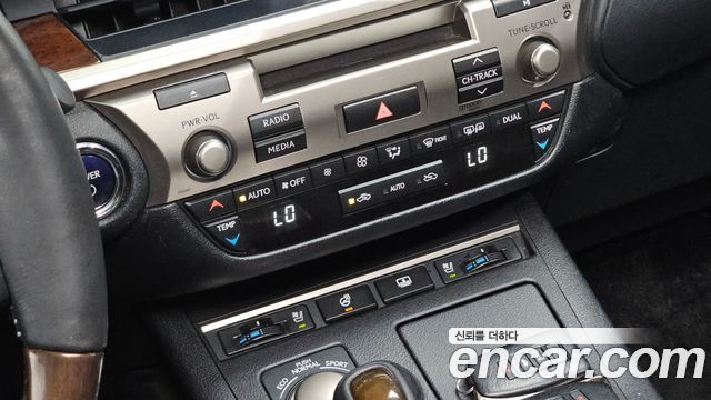Lexus ES300h Supreme XV60 2013 — фото 19
