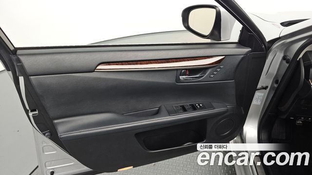 Lexus ES300h Supreme XV60 2013 — фото 24