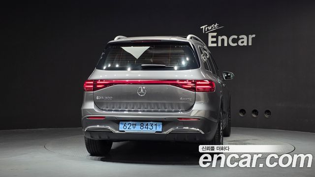 Mercedes-Benz EQB (X243) EQB300 4MATIC AMG Line 2026 — фото 4