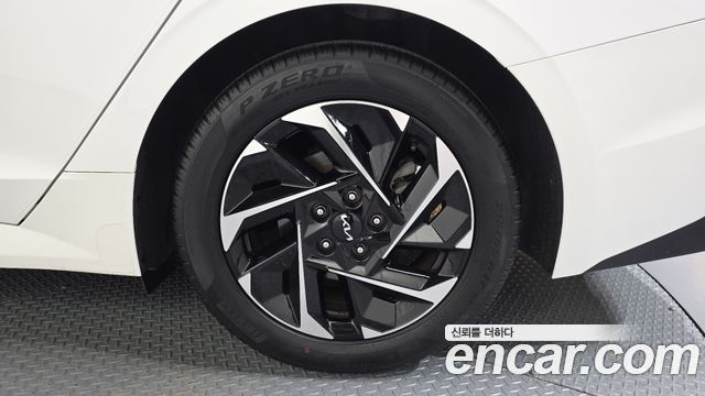 Kia K5 Hybrid (III) Signature 2024 — фото 21