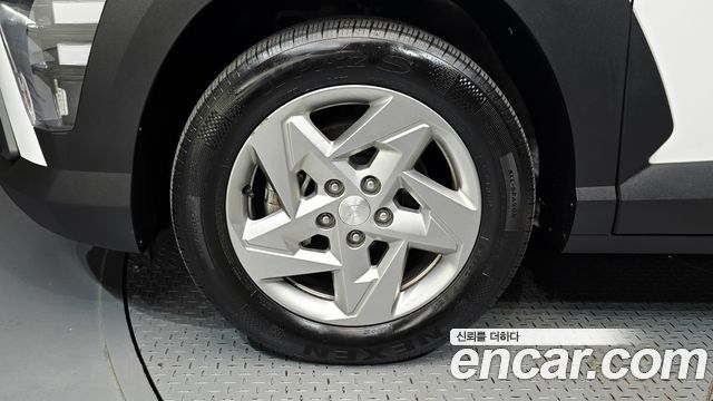 Hyundai Kona (SX2) Gasoline 2.0 2WD Modern 2023 — фото 5
