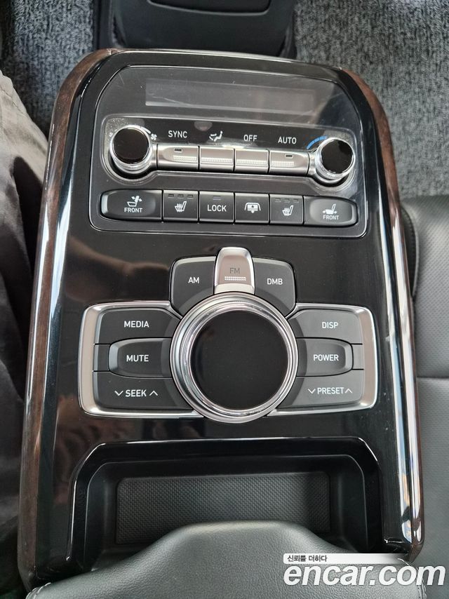 Genesis EQ900 3.3 T-GDI AWD Premiun Luxury 2018 — фото 23