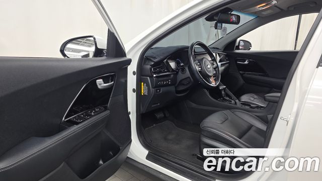 Kia Niro 1.6 HEV Prestige 2021 — фото 10