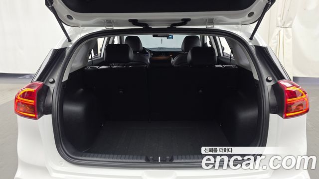 Kia Niro 1.6 HEV Prestige 2021 — фото 20