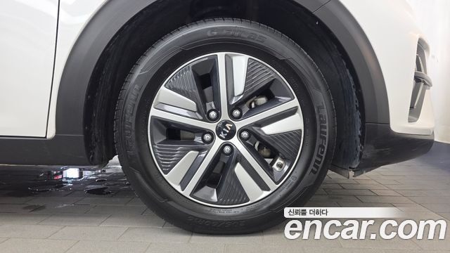 Kia Niro 1.6 HEV Prestige 2021 — фото 21