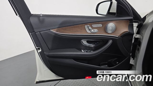 Mercedes-Benz E-Class (W213) E300 4MATIC Exclusive 2019 — фото 24