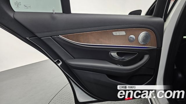Mercedes-Benz E-Class (W213) E300 4MATIC Exclusive 2019 — фото 25