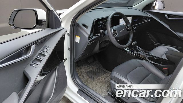 Kia Niro Prestige 2022 — фото 10