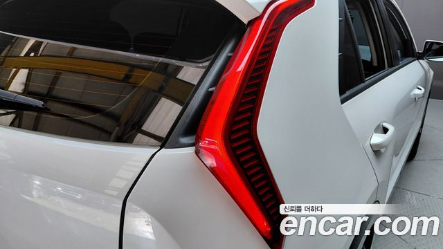 Kia Niro Prestige 2022 — фото 23