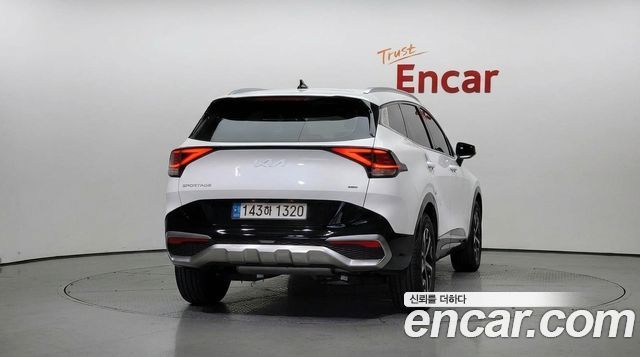 Kia Sportage Hybrid (V) Signature 4WD 2023 — фото 4