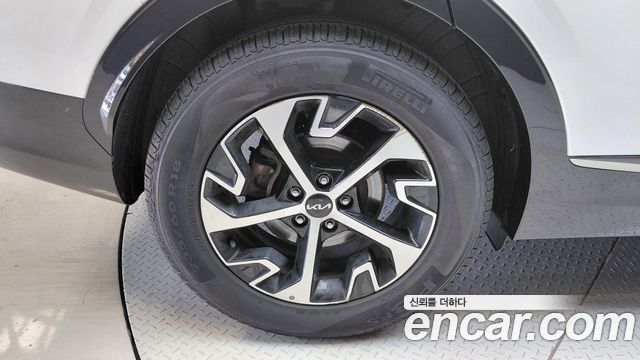 Kia Sportage Hybrid (V) Signature 4WD 2023 — фото 5