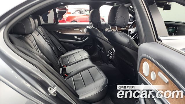 Mercedes-Benz E-Class (W213) E300e 4MATIC Exclusive 2021 — фото 11