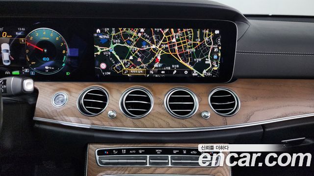 Mercedes-Benz E-Class (W213) E300e 4MATIC Exclusive 2021 — фото 12