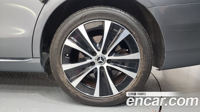 Mercedes-Benz E-Class (W213) E300e 4MATIC Exclusive 2021 — фото 21